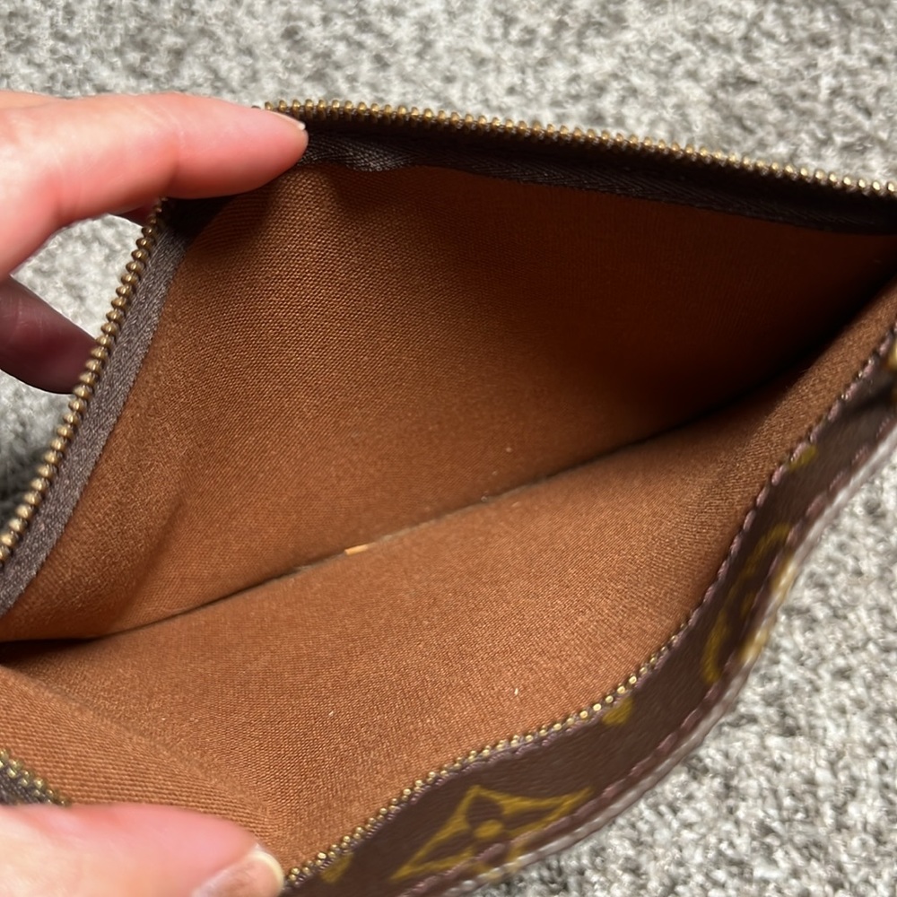 Louis Vuitton Randonnee pouch - Picture 9 of 11